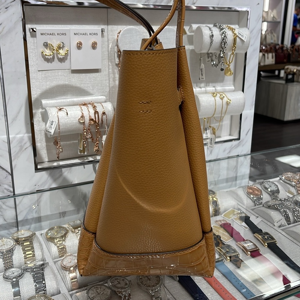 MICHAEL KORS
Reed Large Leather Belted Satchel Shoulder Tote Handbag 
Deer NWT - Picture 3 of 16